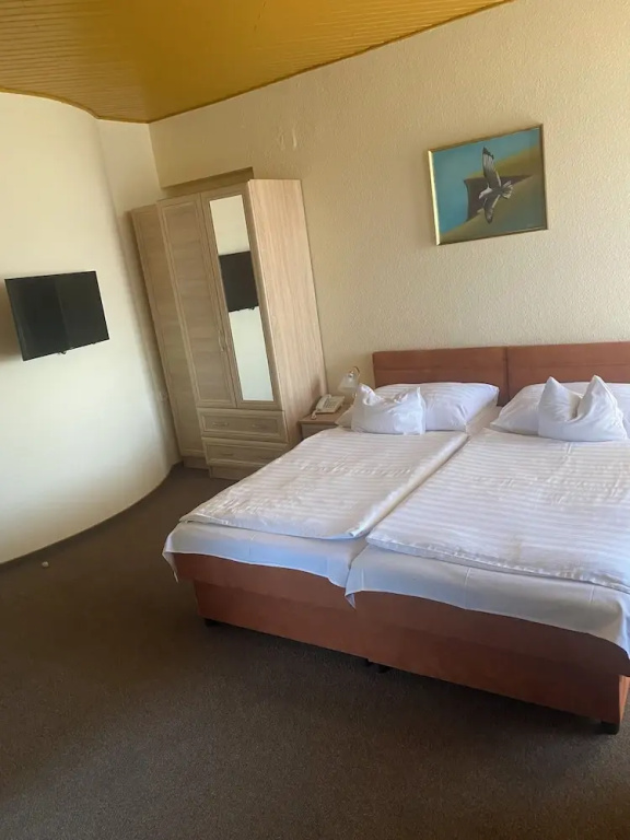 Superior Double room with balcony (full double bed)