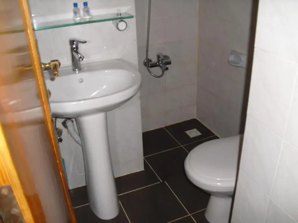 Economy Double room (full double bed)