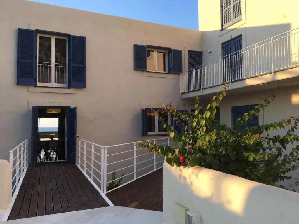 3 Bedrooms Deluxe Apartment with sea view
