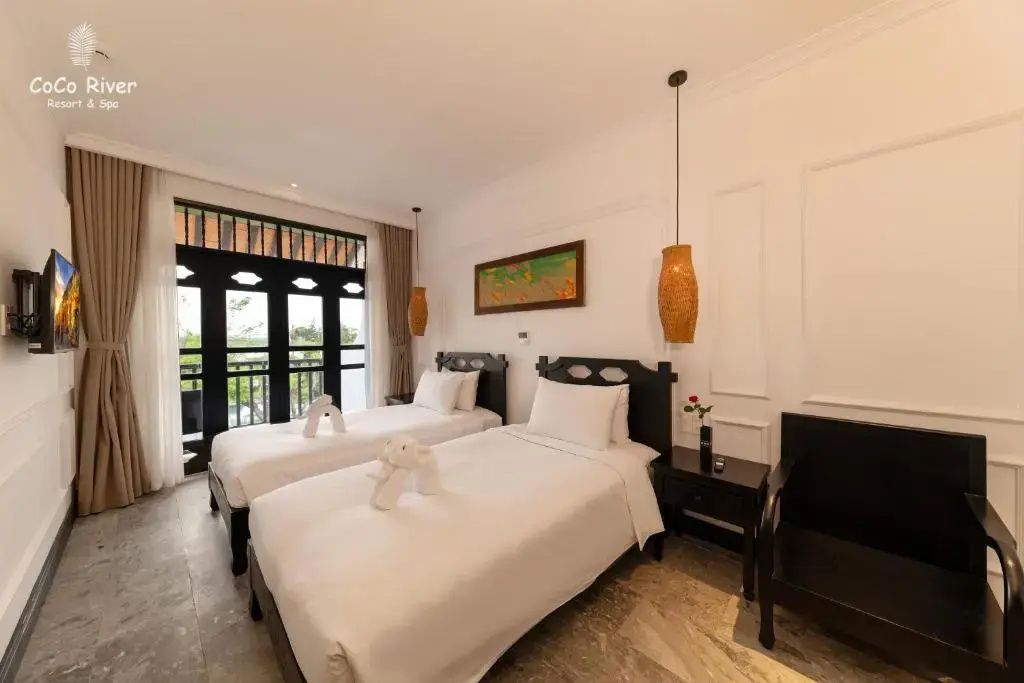 Standard Double room with balcony and with river view (full double bed)