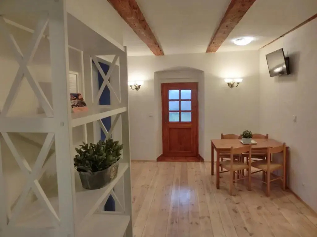 2 Bedrooms Apartment with mountain view