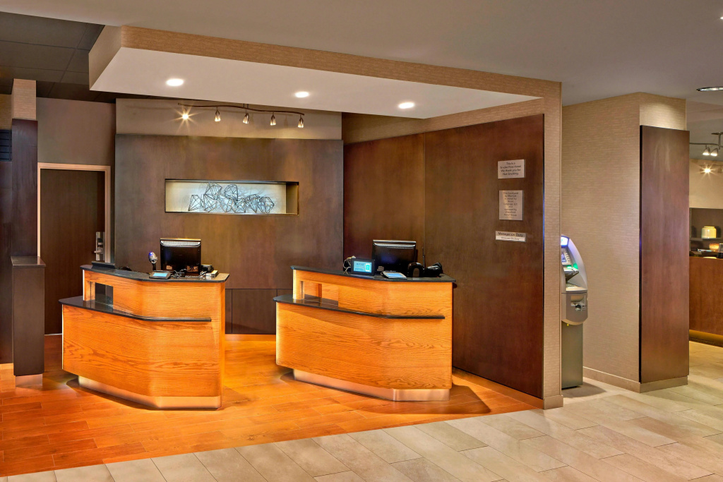 Courtyard By Marriott Stuart — 2