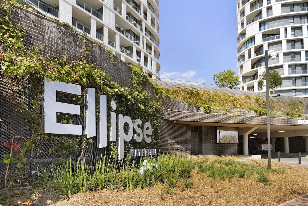 Ellipse Waterfall 3902