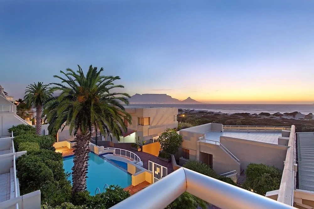 Dolphin Beach H108