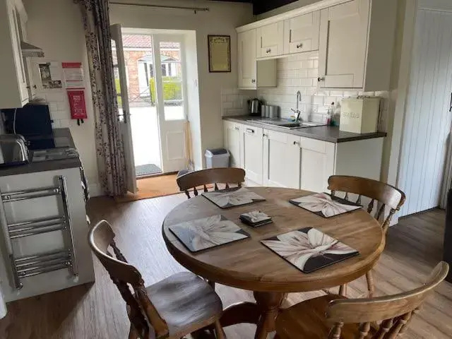 2 Bedrooms Cottage