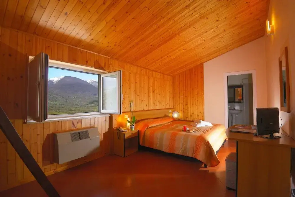 Standard Triple room with mountain view