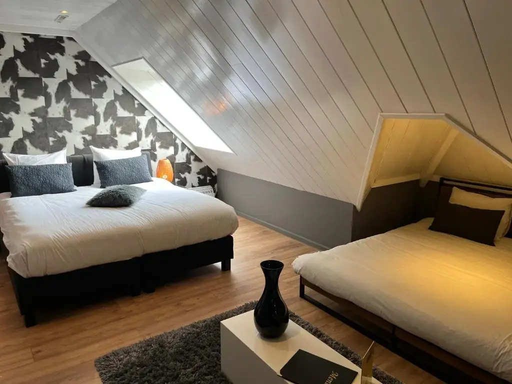 Standard Quadruple room with garden view