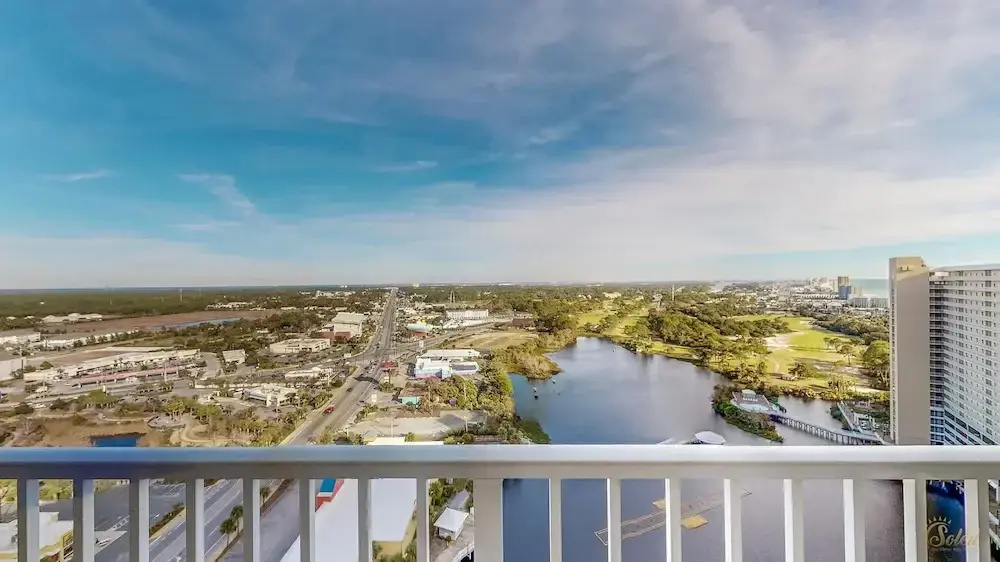 Laketown Wharf 2135