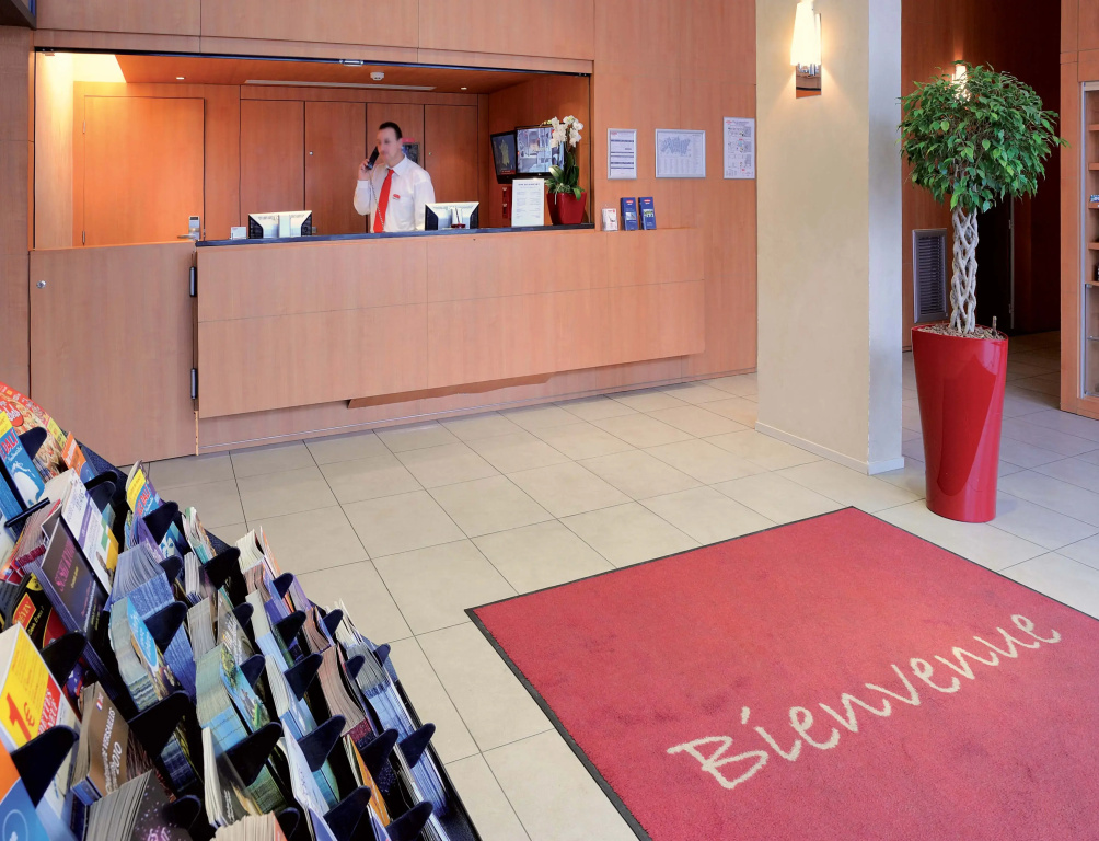 Lobby & Reception