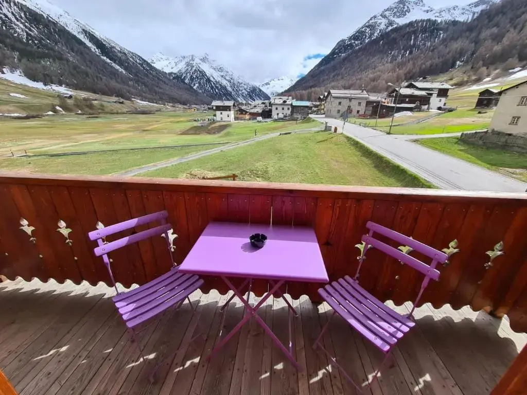 Apartment with mountain view