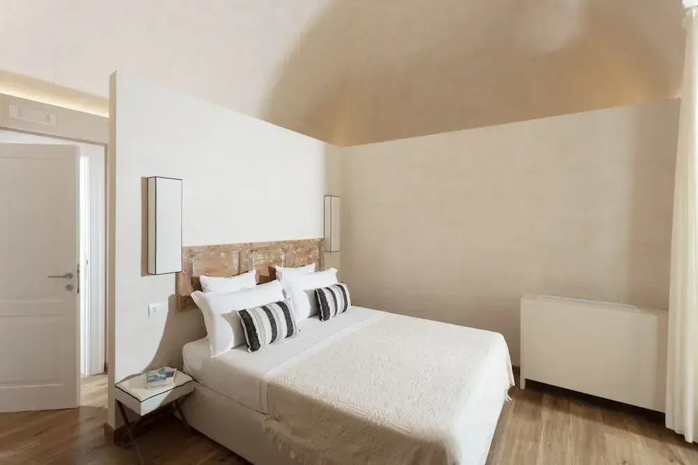 Deluxe Double room with balcony and with partial sea view (full double bed)