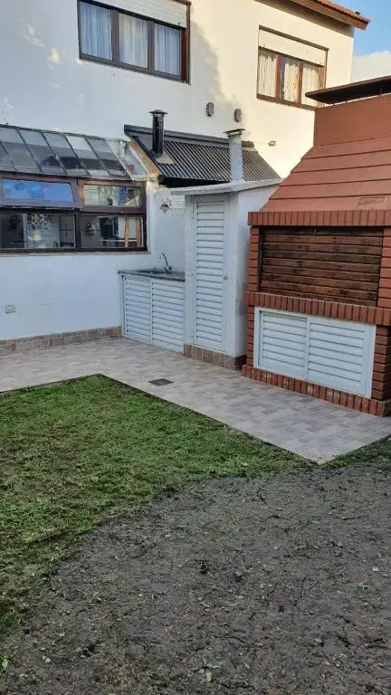 Alquiler temporario de Triplex 3 ambientes con parque y parrilla en Constitución, Mar del Plata