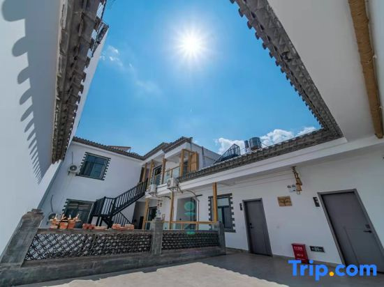 Qishe Yaju Courtyard Homestay (Jianshui Ancient City)