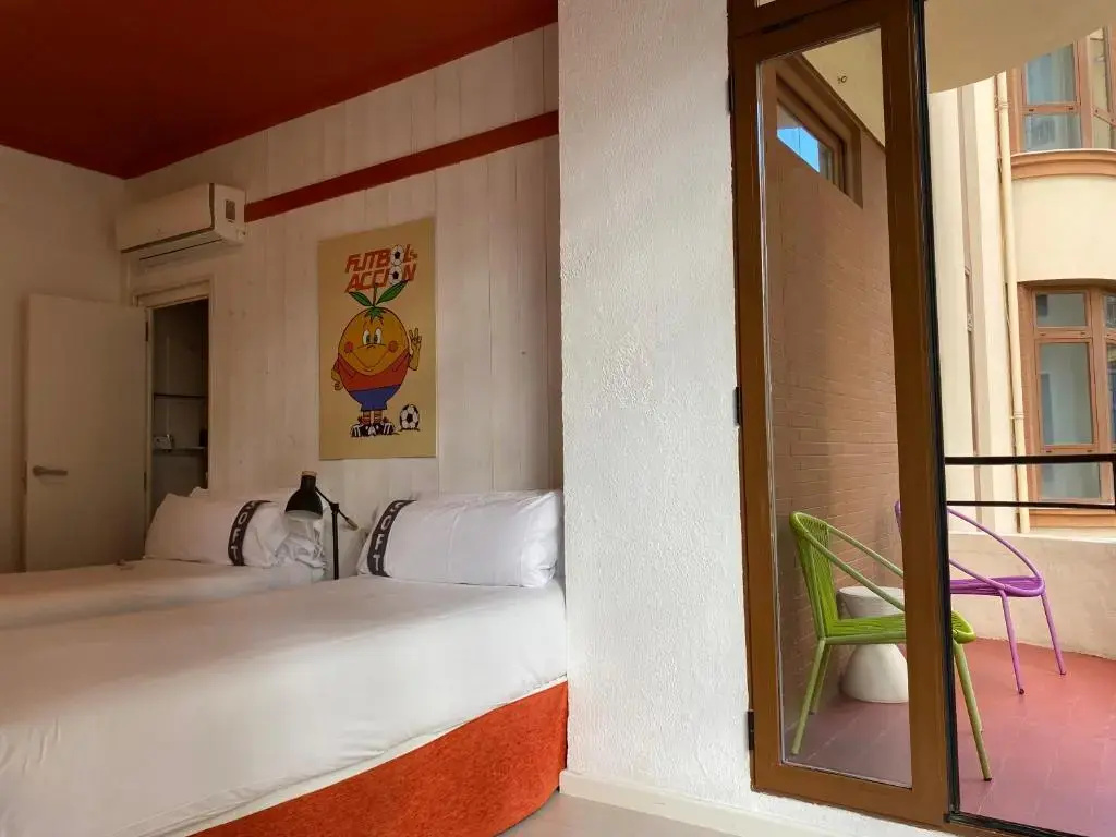 Double room with balcony (twin beds)