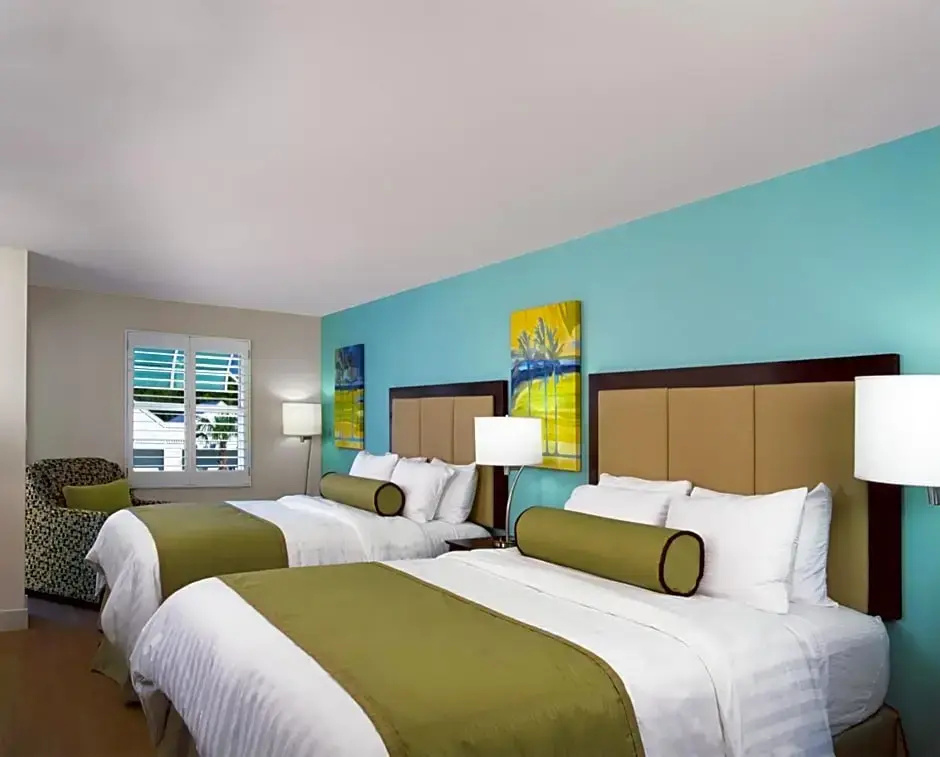 Superior Quadruple room with balcony and with pool view