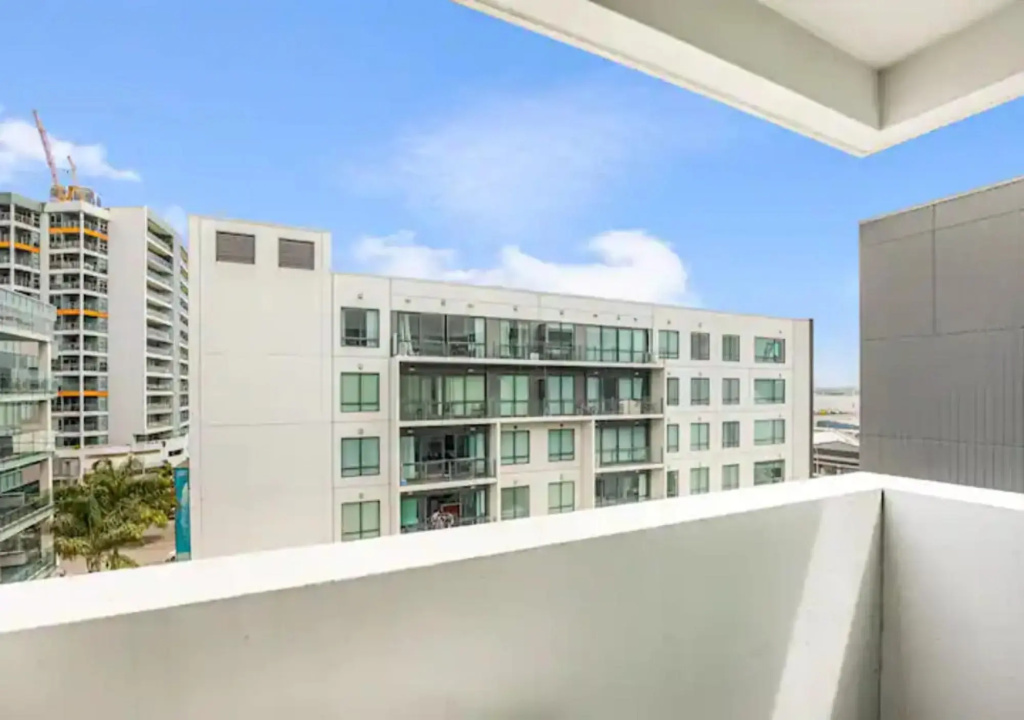 Central two-bedroom apartment close to Spark Arena