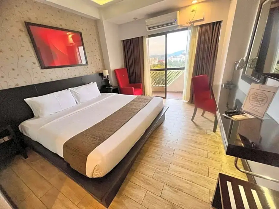 Executive Double room with balcony (full double bed)