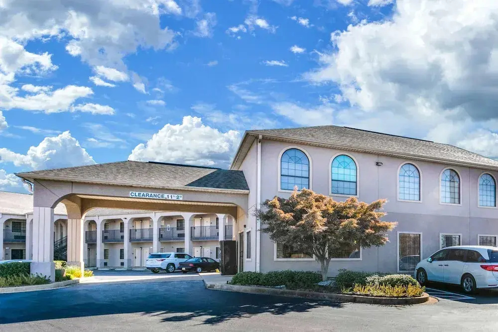Econo Lodge Inn & Suites Memphis area