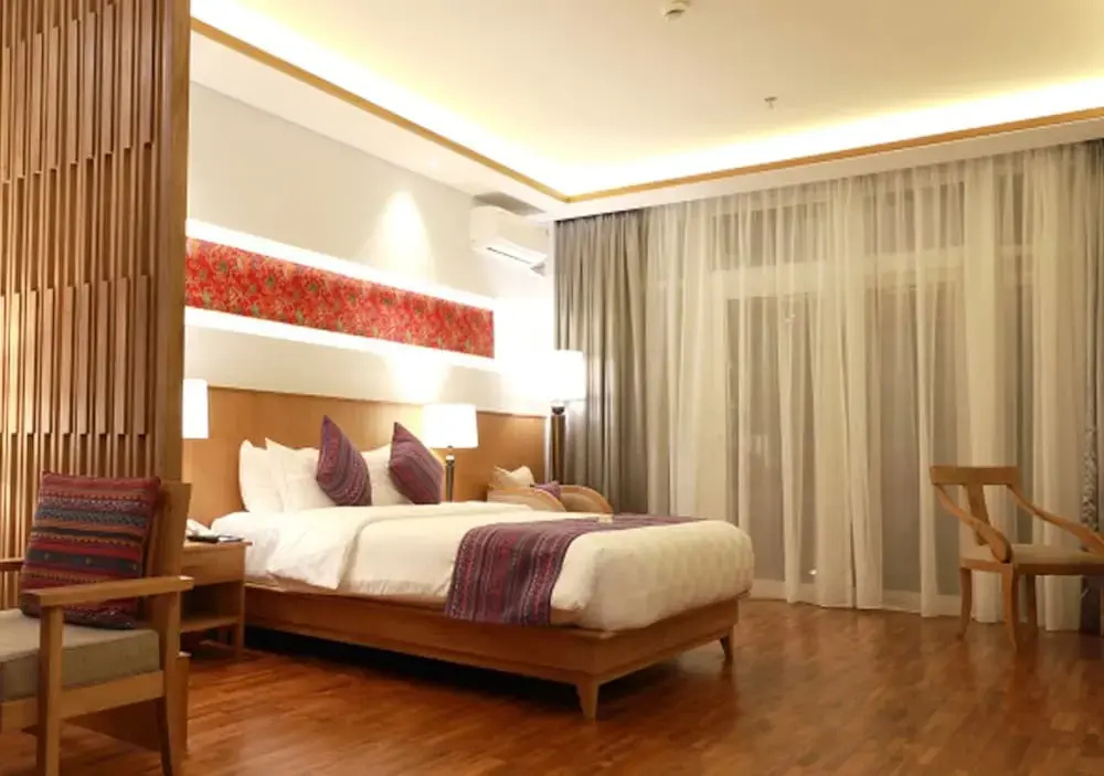 Deluxe Double room with lake view (full double bed)