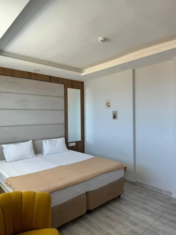 Standard Double room with balcony and with lake view (full double bed)