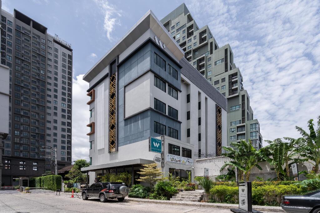 W Station Hotel image