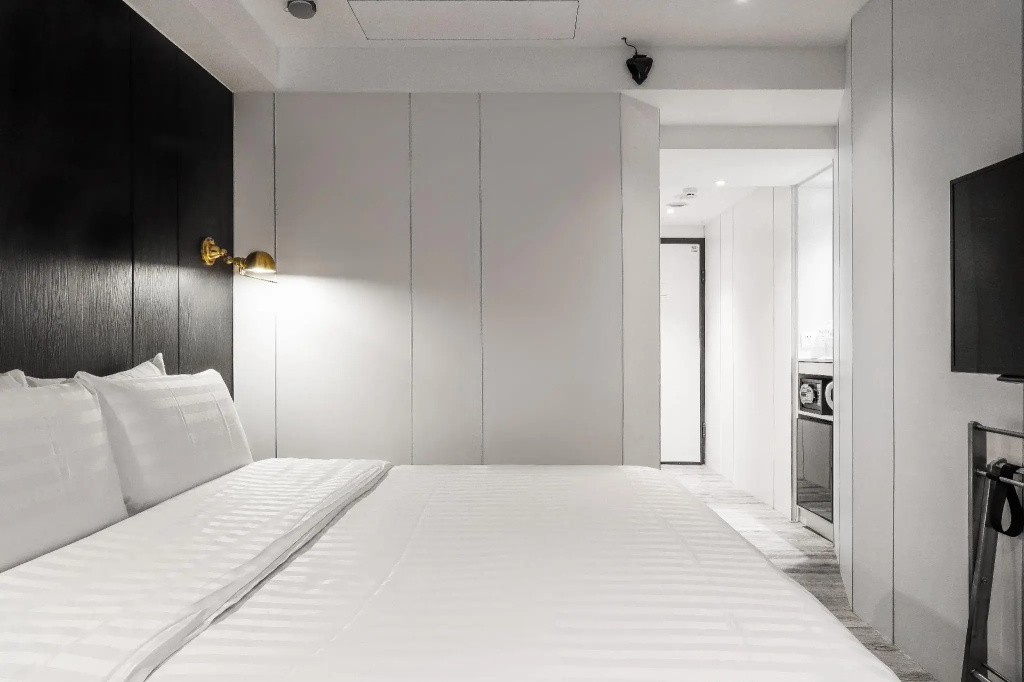Classic Double room (full double bed)