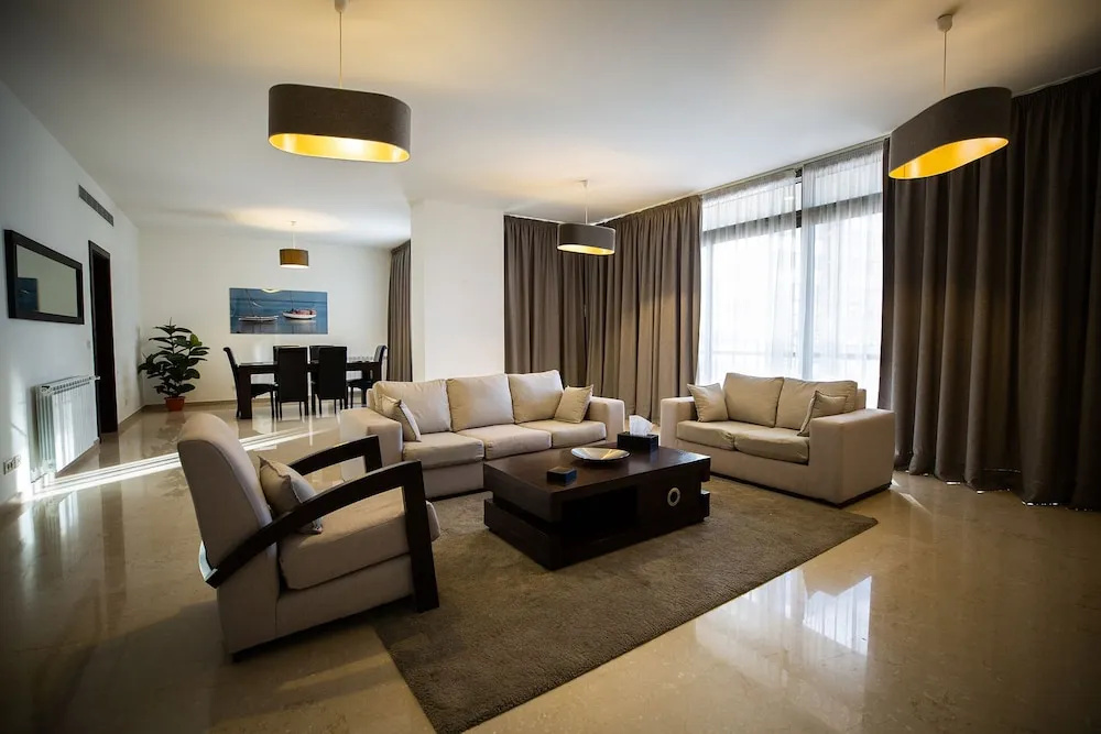 3 Bedrooms Executive Apartment with city view