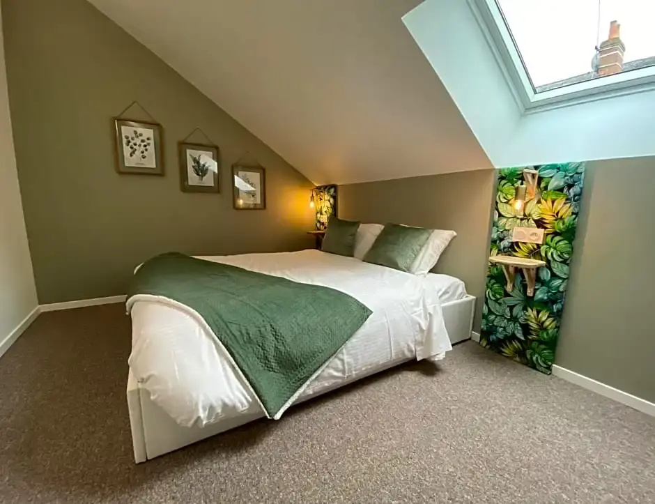 2 Bedrooms Apartment