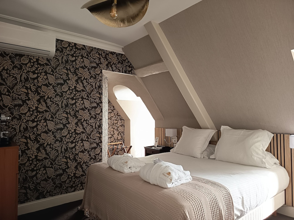 Grand Hotel "Château de Sully" - Piscine et Spa - Chambres