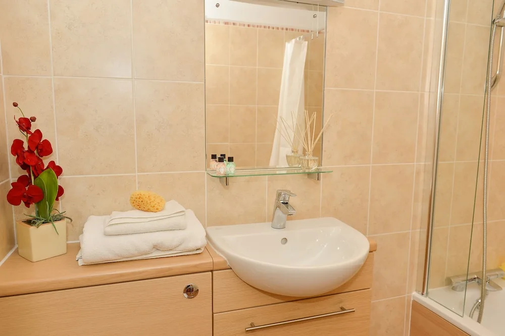 Standard Double room with harbour view (full double bed)