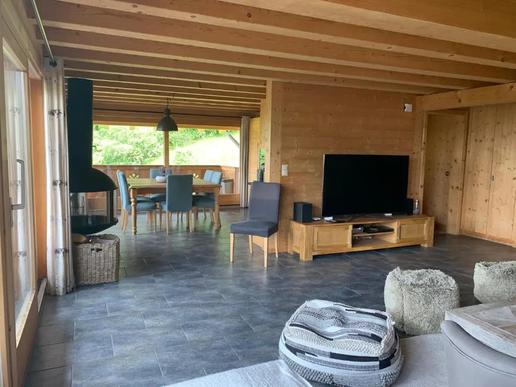 3 Bedrooms Apartment