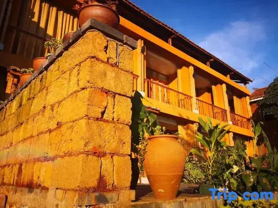 Qianshanwai Halfsea Villa Hotel