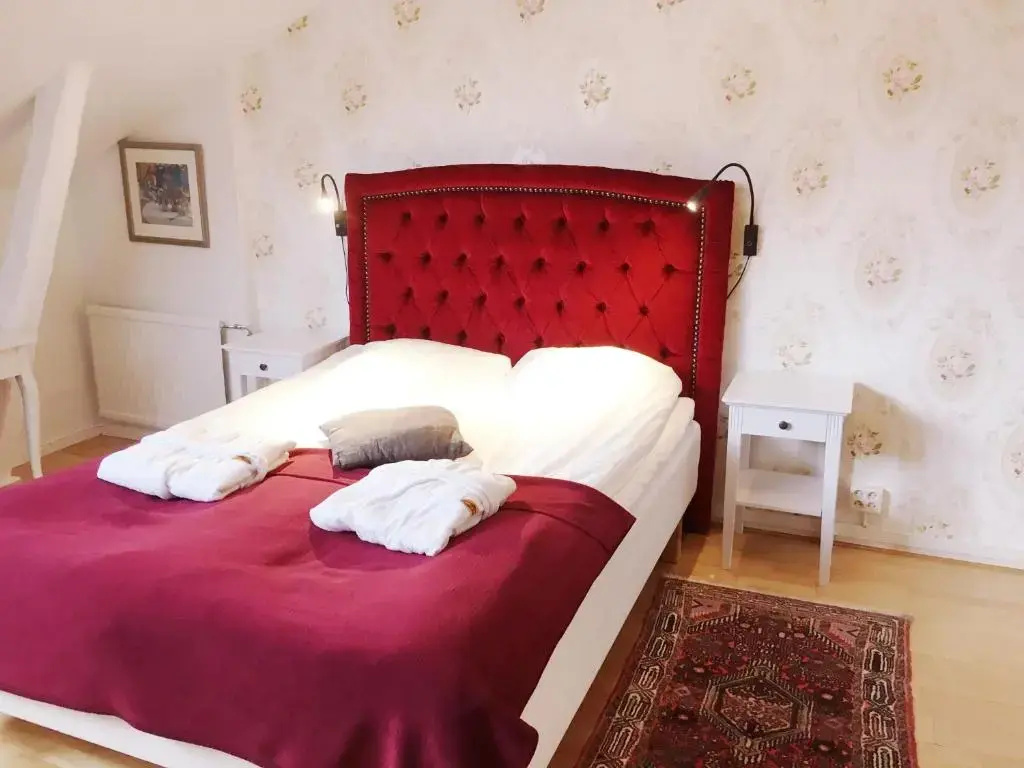 Superior Double room (full double bed)