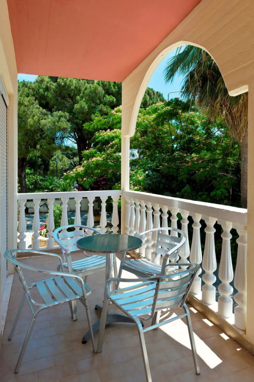 Balcony & Terrace
