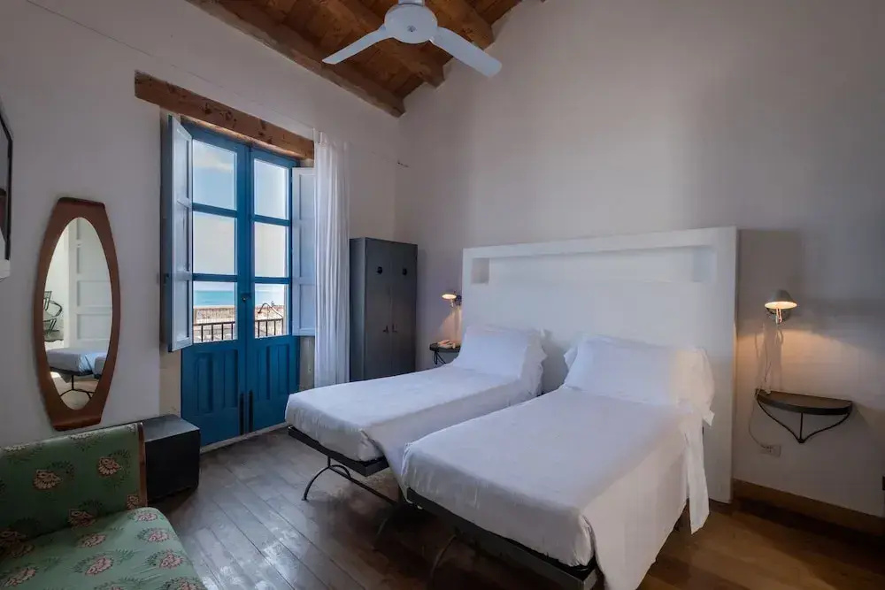 Premium Double room with balcony (full double bed)