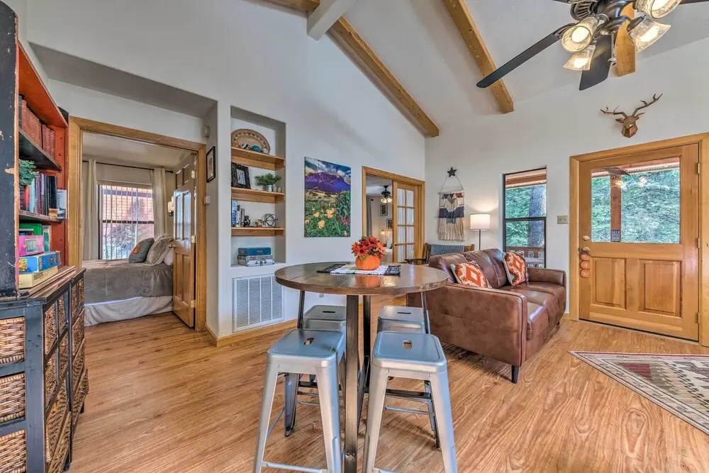 Charming 'coppertop' Cloudcroft Cabin: 3 Mi to Ski - фото 4