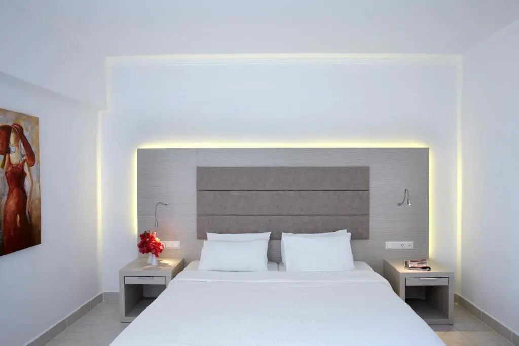 Double room with land view (full double bed)