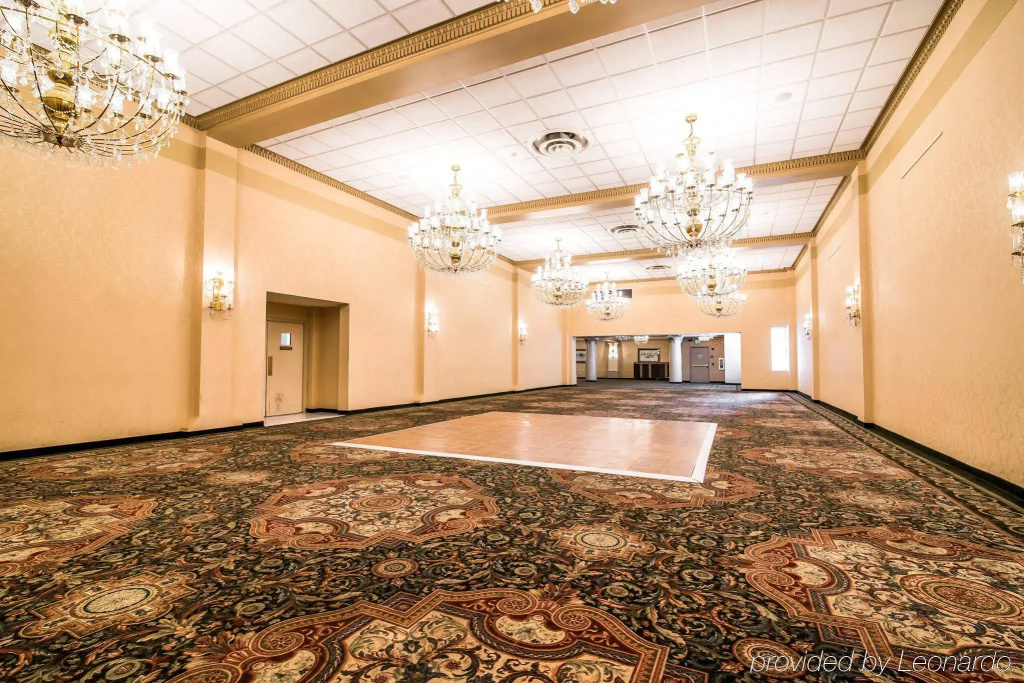 DoubleTree by Hilton Utica - фото 17