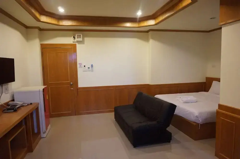 Deluxe Double room (full double bed)