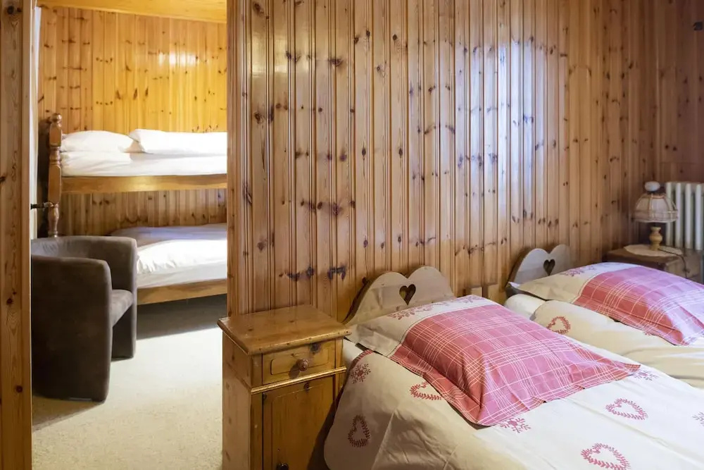 2 Bedrooms Standard Double Family room with mountain view (full double bed)