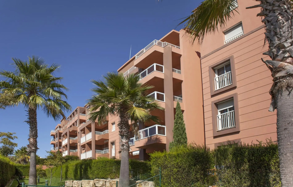 B02 - Fantastic Apartment With Pool Almost on the Sandy Beach