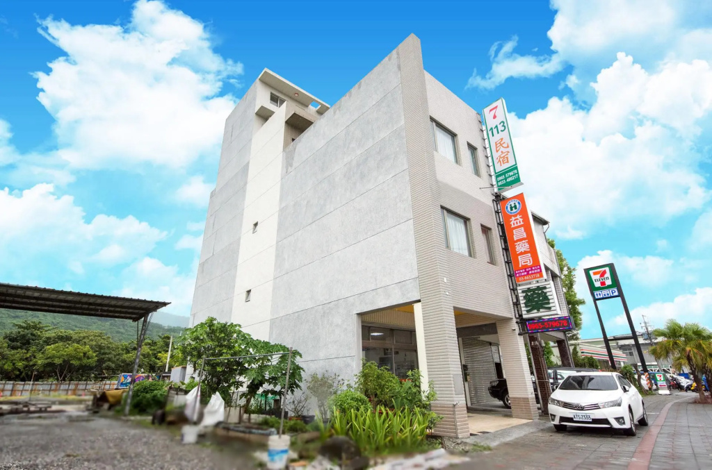 7113 hotel