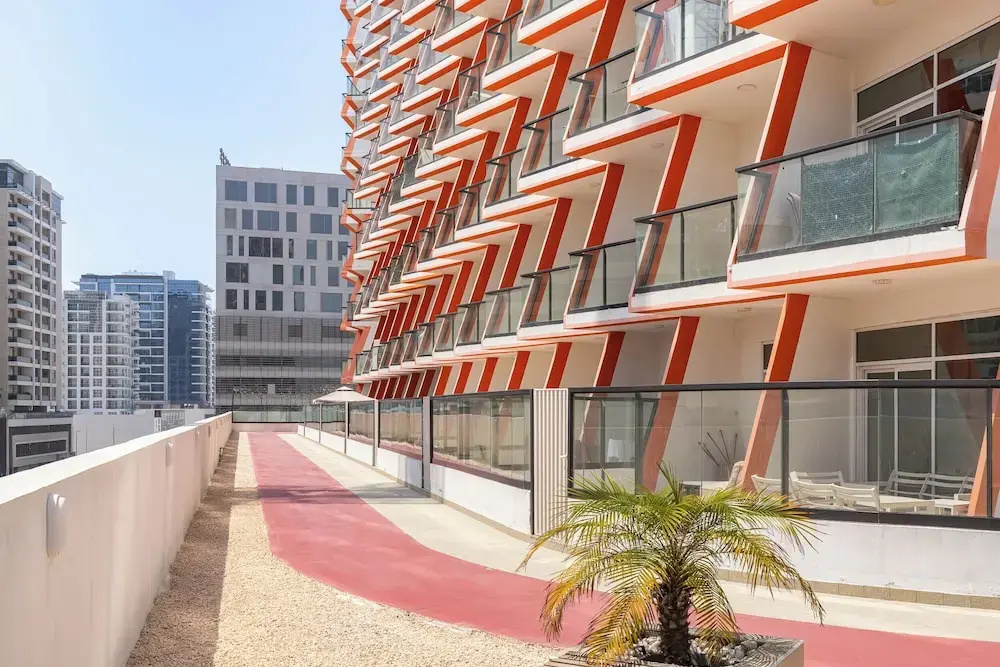 SIMPLY COMFORT Binghatti Gateway Family 2BR with Balcony, Close to Dubai Mall & Burj Khalifa
