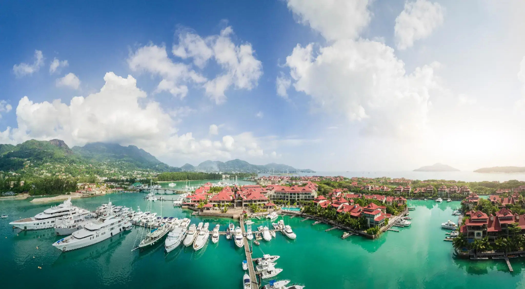 豪華雙人俱樂部房，配有雙人床