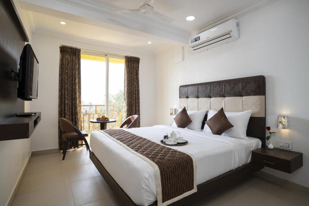 Hotel Sairaj Beach Resort