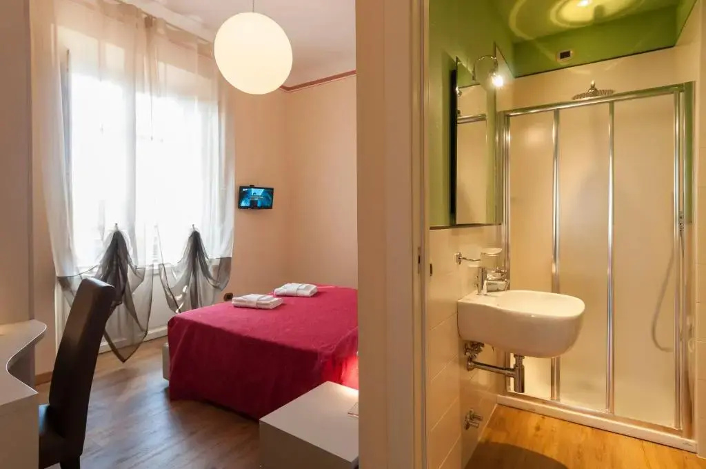 Standard Double room with balcony (full double bed)