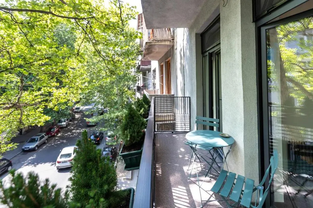 -30 NEW 2 BR Super Spacious Apt w/Terrace+views