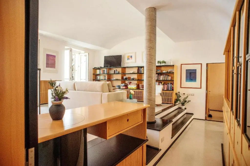 Carattino 12: Idyllic Seafront Family Retreat