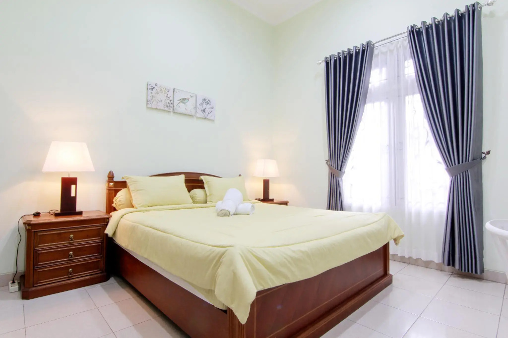 Deluxe Double room (full double bed)