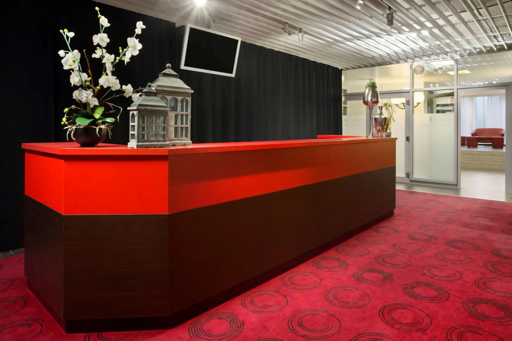 Lobby & Reception